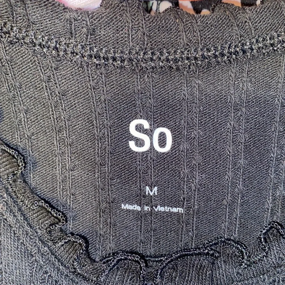 So Black Scoop Neck Button Front Tank Top NWT - Picture 5 of 8